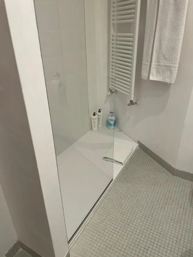 Modern Sunny Apartment In Residental Area Venetië